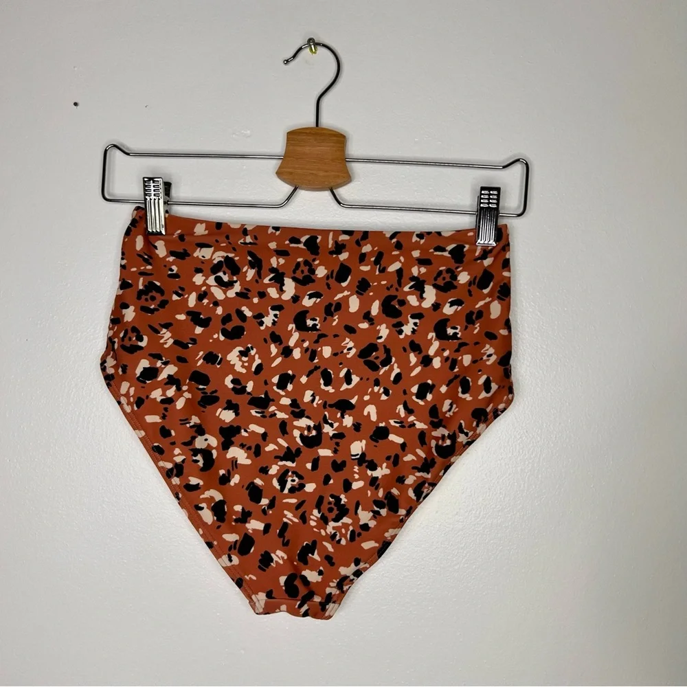 Old navy high waisted Leopard Print Swimsuit Bottom - Picture 4 of 7